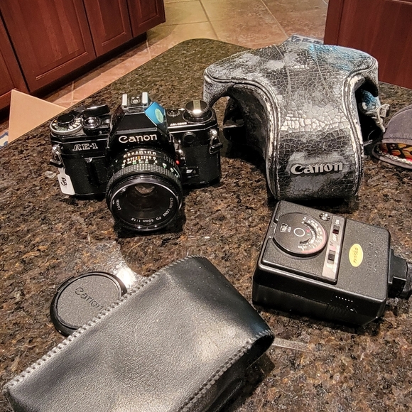 Black Canon AE1 + 50mm f/1.8or 2.0 Lens Manual Camera - Picture 3 of 13